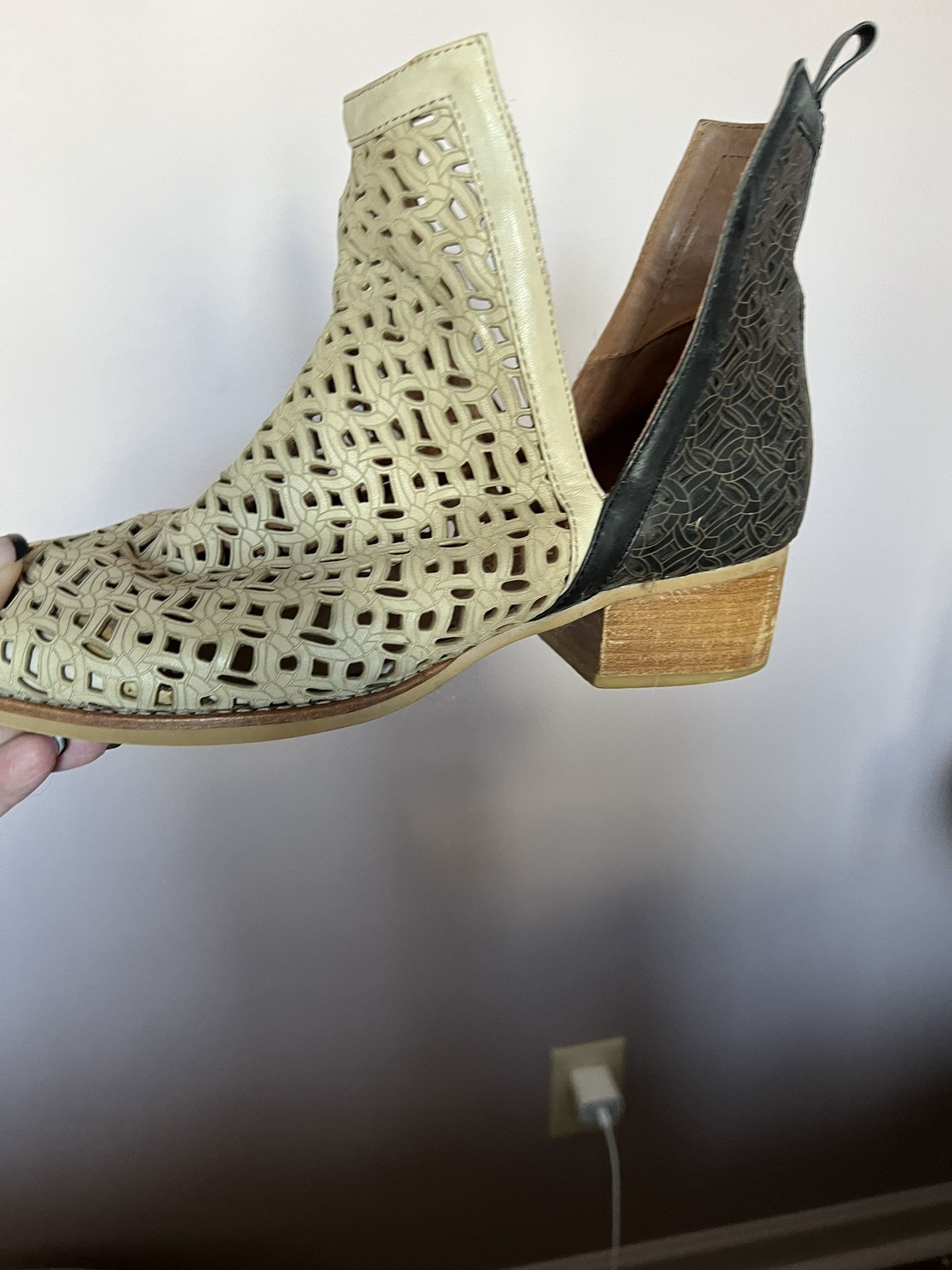 REDUCED! Cool Leather Booties