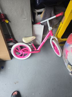 pink JOYSTAR Roadster balance bike