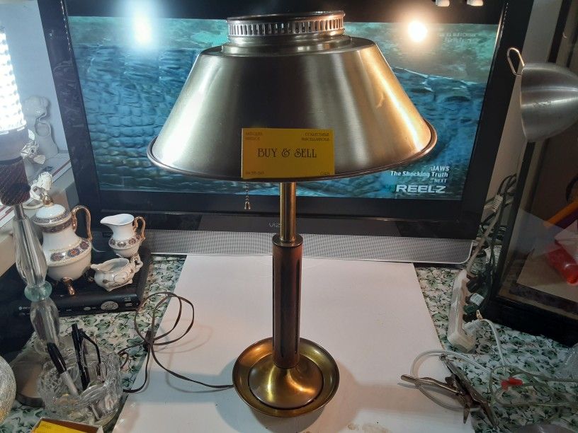REALLY NEAT LOOKING VINTAGE LAMP BRASS and WOOD Down THE middle VERY UNUSUAL LOOKING WORKS Great 24 inches Tall
