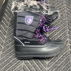 Girls Snow Boots Size 2