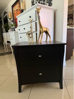 1 night stand 25 -1/2” long 16 -1/2” and 25-1/2” high in good condition
