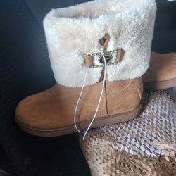 New Size 6 Guess Boots