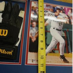 RAFAEL PALMEIRO G/U BATTING GLOVE WITH C.O.A AND PICTURE