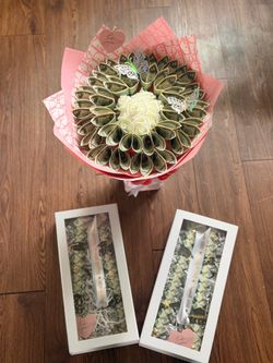 Money leis or bouquet