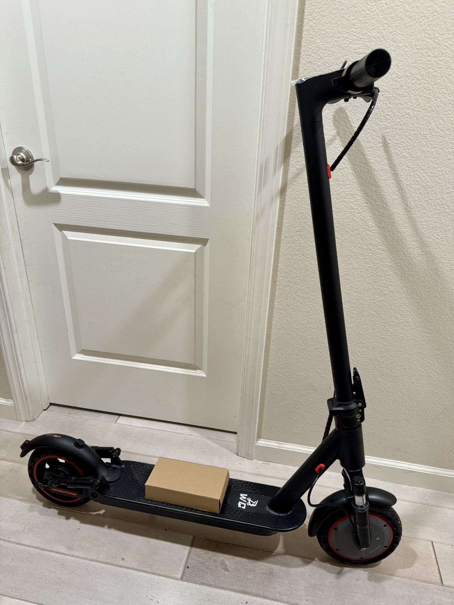 WQ Electric Scooter W/ Front Suspension (New Never Used)