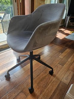 FREE Rolling Grey Chair