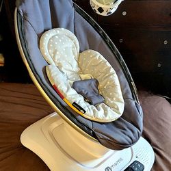 EUC Mamaroo Infant Swing With Extras