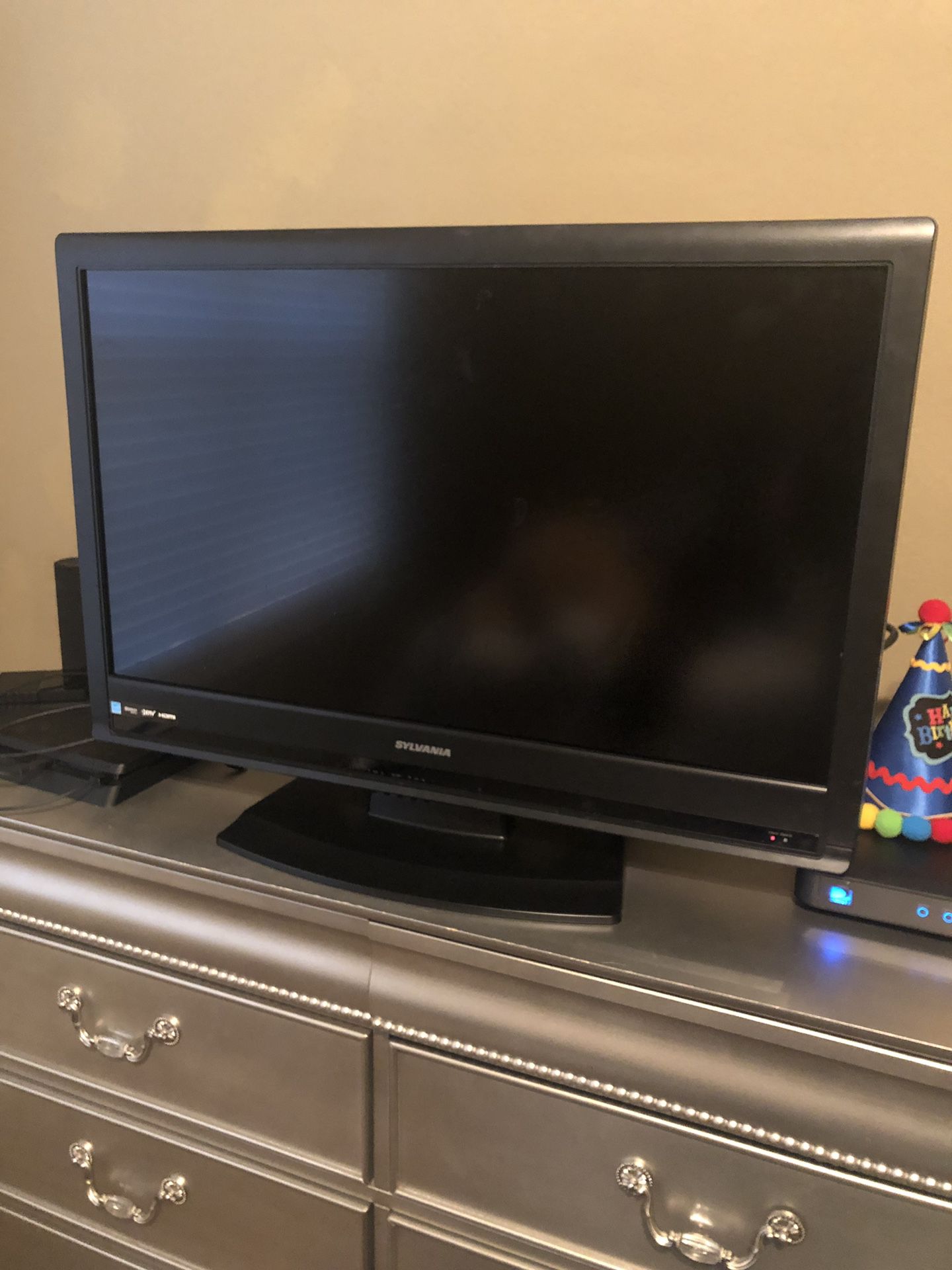 36” flatscreen tv