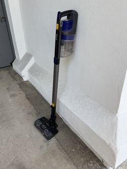 Shark IX141 Cordless Stick Vacuum + Charger & Attachments