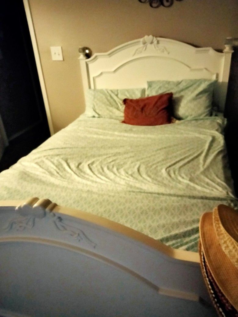 Full Size White bed! for Sale in San Antonio, TX OfferUp