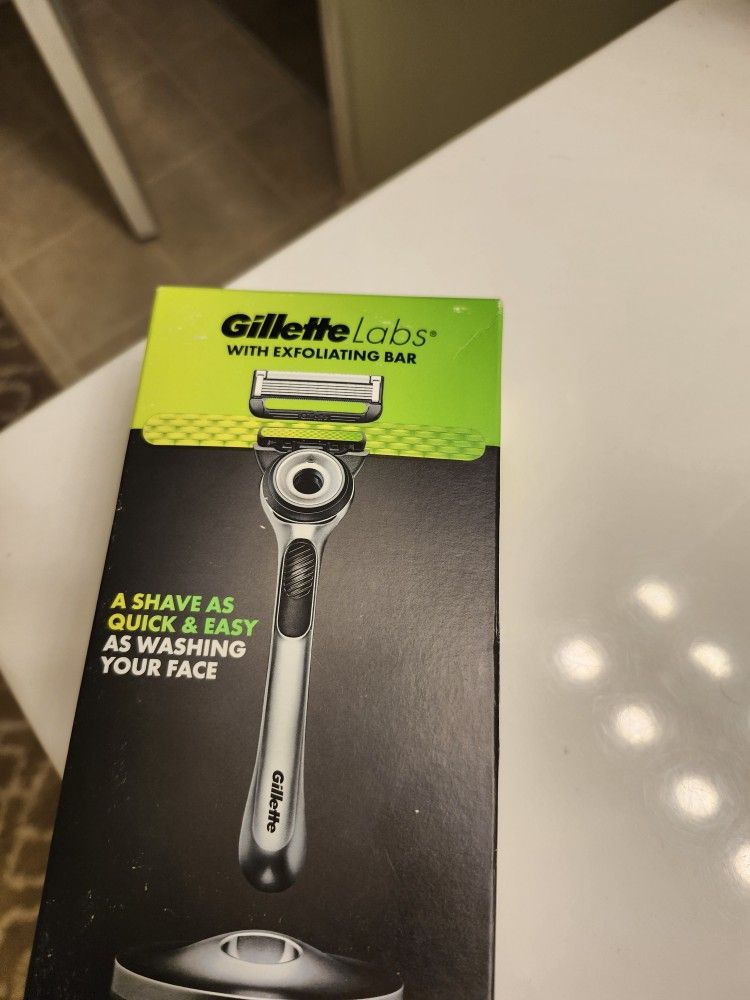 GILLETTE LAB A SHAVE AS QUICK & EASY 