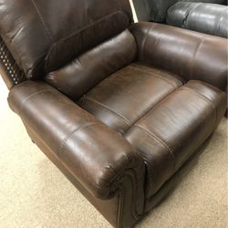 New Nice Recliner 