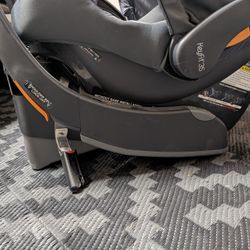 Chicco car seat with Base 