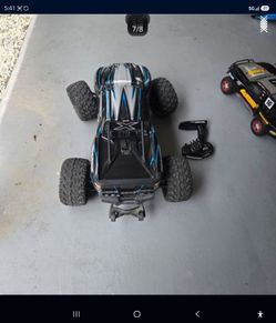 Great condition  Traxxas Max  ( Battery not included)(Charger not included)