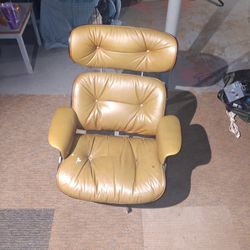 Comfortable Tan Leather Desk Chair