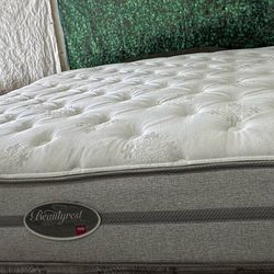 Full Size Mattress (Colchón Full Size)