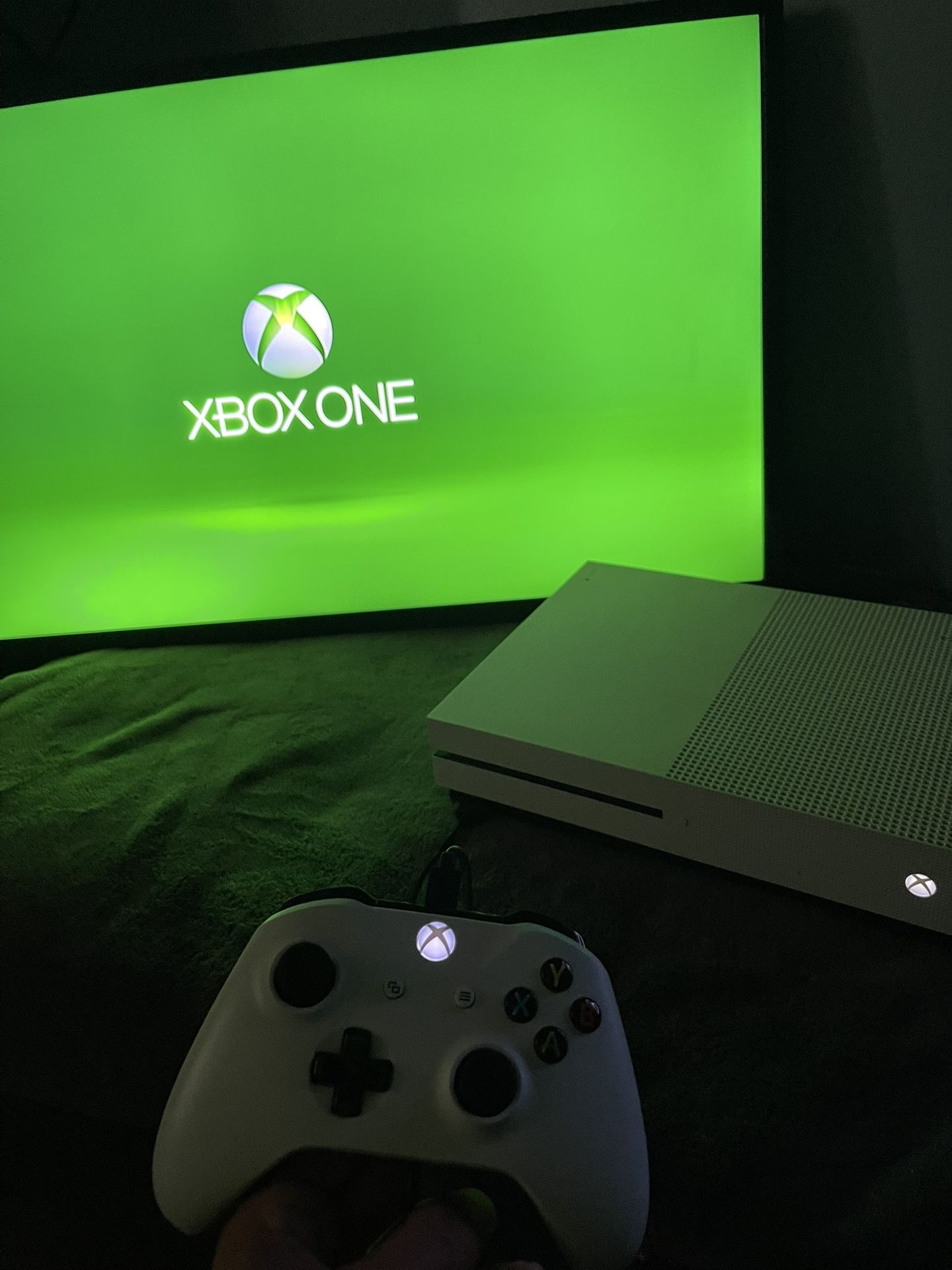 Xbox One S With 32 Inch Vizio Tv And Xbox Games