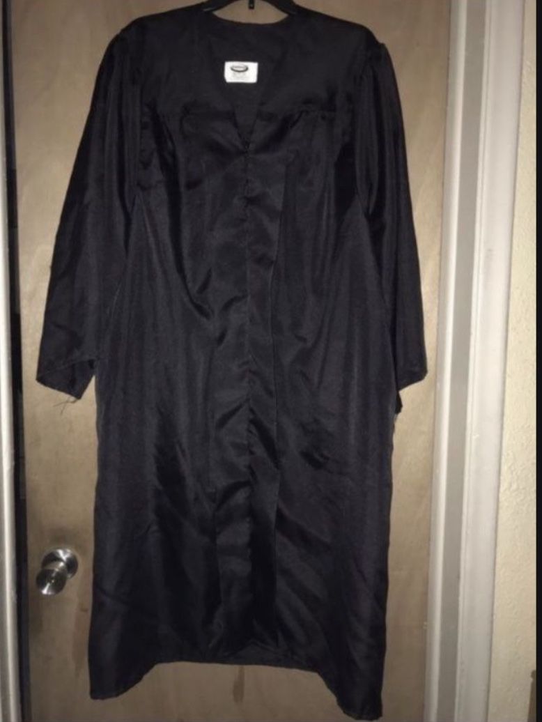 One 5’ 4” to 5’ 6” graduation gown $12