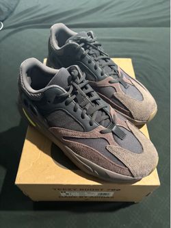 Yeezy boost 700