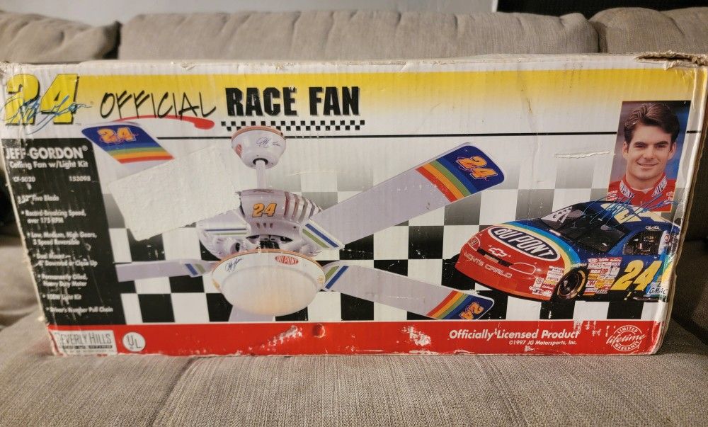 Vintage, officially licensed NASCAR ceiling fan #24 Jeff Gordon DuPont Chevrolet Monte Carlo ceiling Fan 52" Blade w/ Light