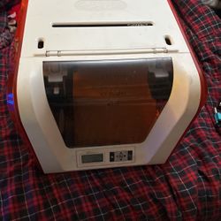 3D. PRINTER W/TONS OF MATERIAL
