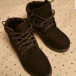 BRAND NEW MINI BOOTS FOR BOY