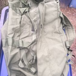 Lnew US Army large backpack duffel bag only $30 firm