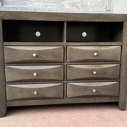 Long dresser with six drawers in good condition  all drawers open just fine