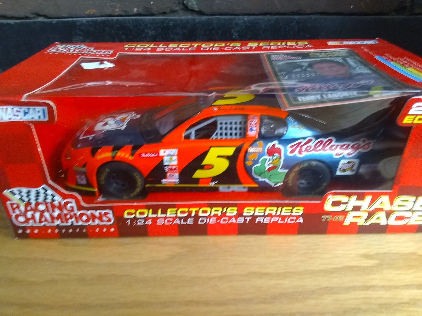 Brand New 2002 Terry Labonte Kellogg's Racing Champions 1/24 Die-cast car