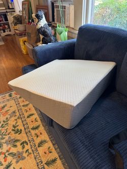 MEMORY FOAM BED WEDGE PILLOW