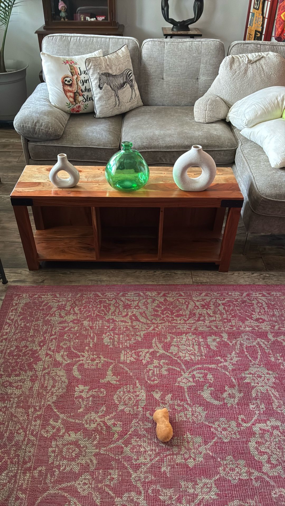 Beautiful Coffee Table With Three Included Items