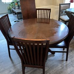 Dining Room Table & 6 Chairs 