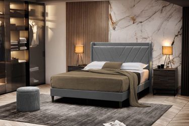 Frame Queen Paltform Bed  Grey Fabric, USB Port , Power outlet. New Especial price