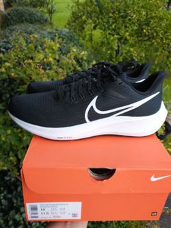 New Nike Pegasus 39 men size 10 black and white