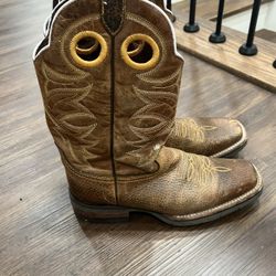 Men’s Boots Size 6