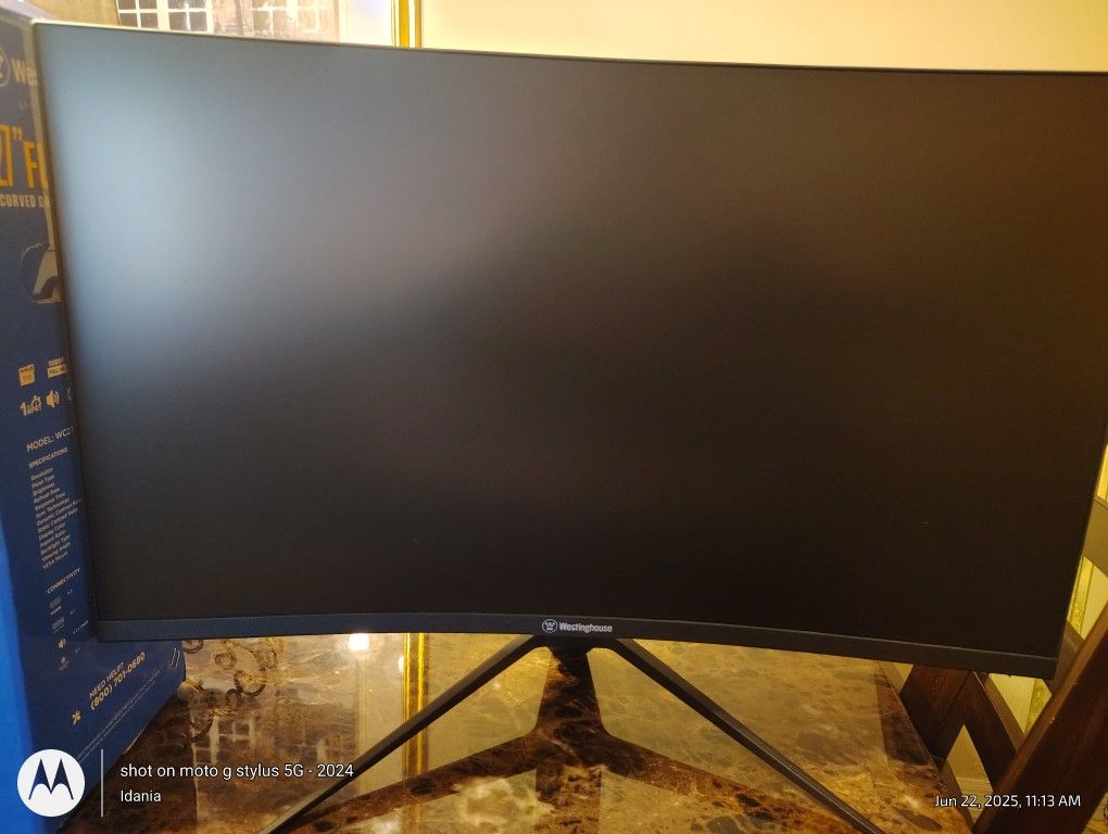 27" CURVED GAMING MONITOR / YOU CAN ADD A STREAMING DEVICE TO IT LIKE A TV