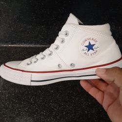 Converse womens 8.5 Great Condition 
