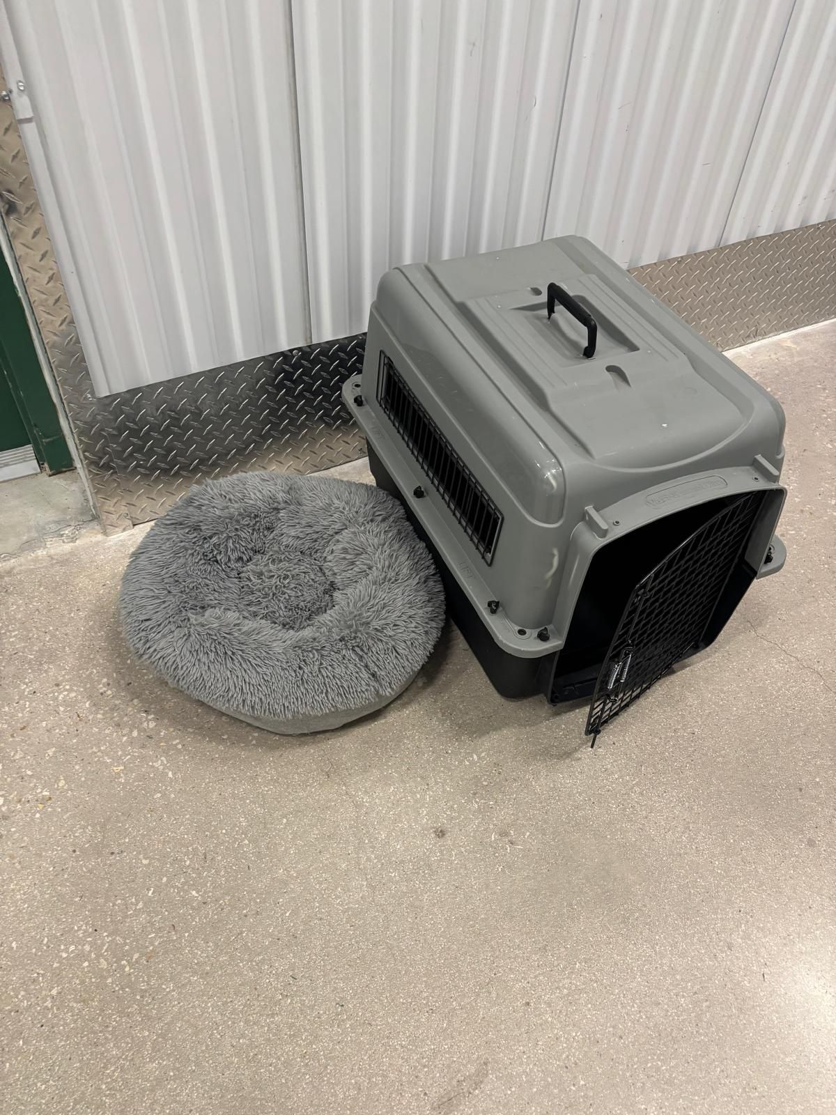 Varí-kennel Ultra pet case, including pillow…