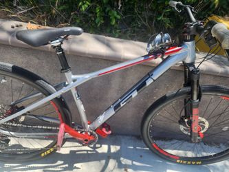 29in GT AVALANCHE  REALLY  NICE  BIKE