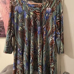 Colorful Patterned Women's tropical look Top with pockets size large pre-owned