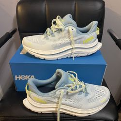 Hoka Kawana 2/ Size 7B Women’s $95