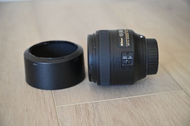 Nikon 85mm f/1.8G Portrait Lens, Excellent, with Hood