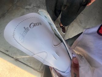 Skates