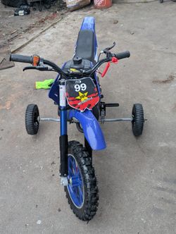 49cc 2 Stroke Kids Dirt Bike (Added Training Wheels)