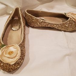 Girls Gold Sparkle Shoes With Silk Rose Size 2