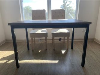 Dinning Room Table With Tufted Chairs
