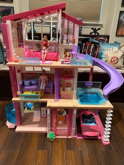 Barbie 2018 Dreamhouse with lots of extras PENDING