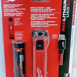 Milwaukee, CHARGES REDLITHIUM USB3.0 BATTERIES AND DEVICES CARGA LOS DISPOSITIVOS