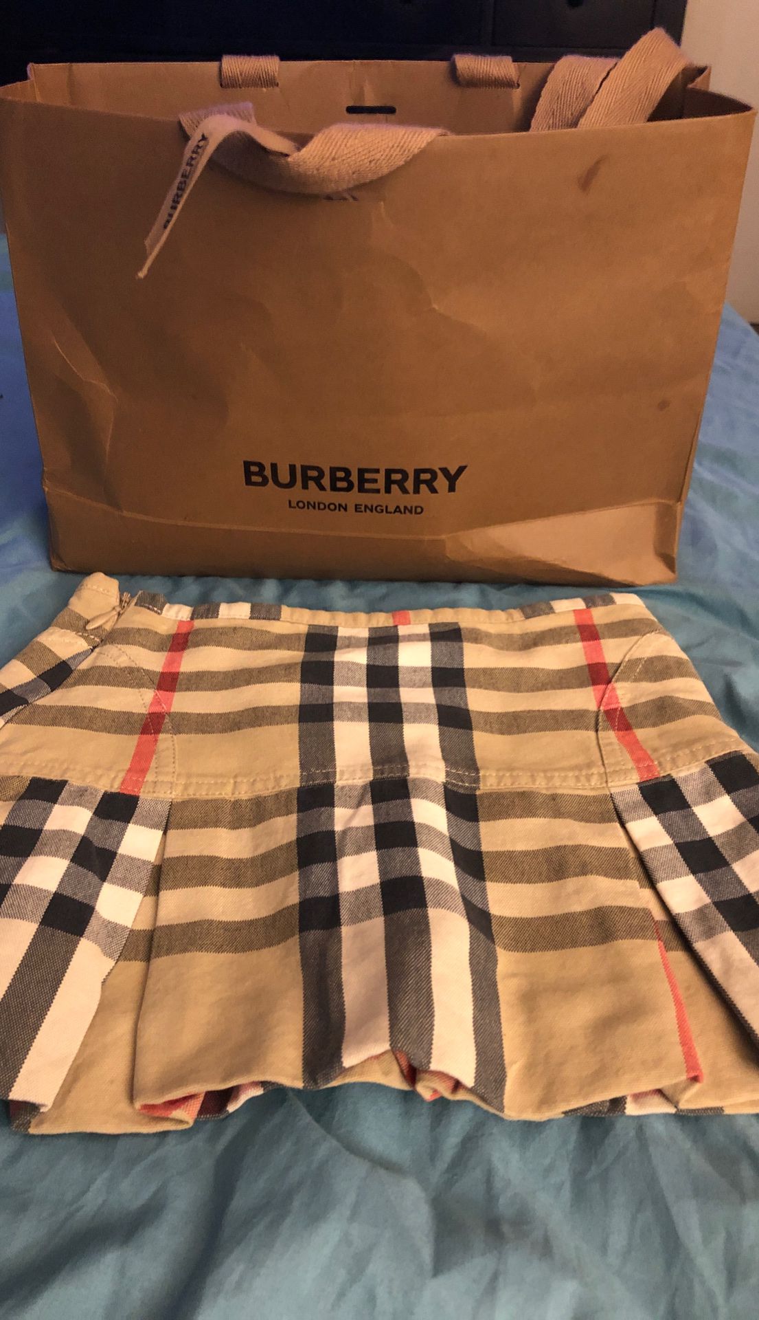 Burberry skirt 4y