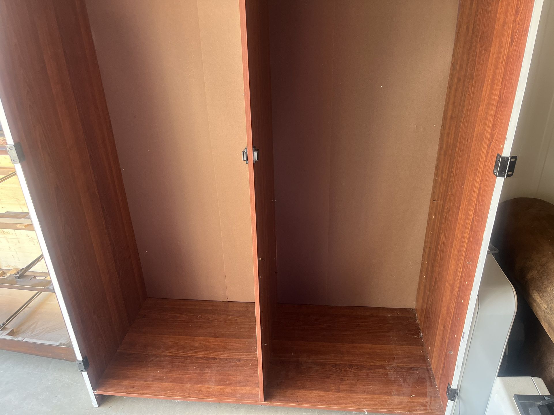 Big Sized Double Sectioned Closet 